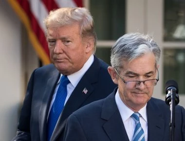 ΗΠΑ: Ο Τραμπ εξετάζει το ενδεχόμενο να απολύσει τον πρόεδρο της Fed